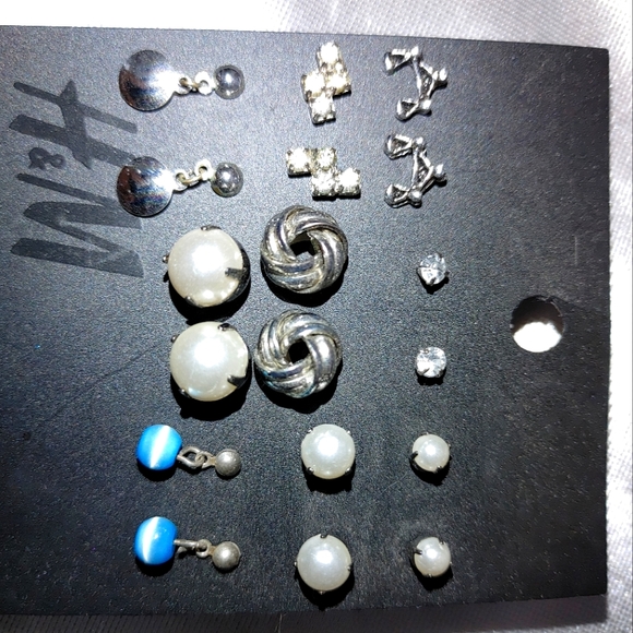 🆓 free with purchase 8 pair of earrings pierced - Picture 1 of 2